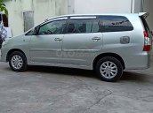 Cần bán Toyota Innova sản xuất 2012, màu bạc