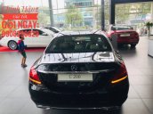 Cần bán lại xe Mercedes C200 sản xuất năm 2018, màu đen như mới