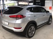 Cần bán lại xe Hyundai Tucson 2.0AT sản xuất năm 2017, màu bạc  