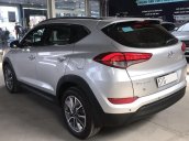 Cần bán lại xe Hyundai Tucson 2.0AT sản xuất năm 2017, màu bạc  