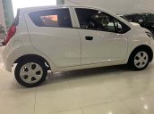 Bán Chevrolet Spark 2017, màu trắng số sàn