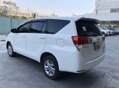 Cần bán xe Toyota Innova 2.0G AT số tự động 2018, màu trắng, đi 42.000km, 745 triệu