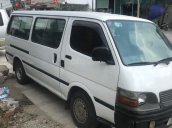 Cần bán xe Toyota Hiace năm sản xuất 2002, màu trắng