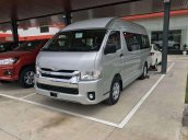 Bán Toyota Hiace năm 2019, màu bạc, nhập khẩu. Giao xe ngay