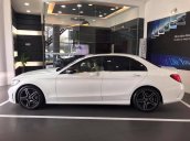 Bán xe Mercedes C300 sản xuất năm 2020, màu trắng