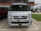 Bán Toyota Hiace năm 2019, màu bạc, nhập khẩu. Giao xe ngay