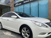 Cần bán xe Hyundai Sonata 2.0 AT năm sản xuất 2010, màu trắng, nhập khẩu, giá 515tr