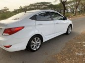 Cần bán xe Hyundai Accent Blue đời 2017, màu trắng, nhập khẩu số sàn