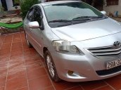 Cần bán lại xe Toyota Vios MT năm 2011, màu bạc xe gia đình