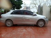 Cần bán lại xe Toyota Vios MT năm 2011, màu bạc xe gia đình