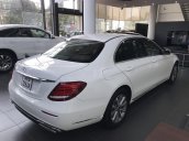 Cần bán xe Mercedes E200 đời 2019, màu trắng chính hãng bảo hành 3 năm và tặng bảo hiểm 1 năm. LH 0908299829