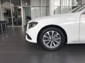 Cần bán xe Mercedes E200 đời 2019, màu trắng chính hãng bảo hành 3 năm và tặng bảo hiểm 1 năm. LH 0908299829