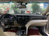 Cần bán Toyota Camry 2.5Q năm 2019, màu trắng, xe nhập