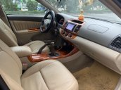 Bán Toyota Camry đời 2002, màu đen, giá chỉ 235 triệu