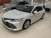 Cần bán Toyota Camry 2.5Q năm 2019, màu trắng, xe nhập