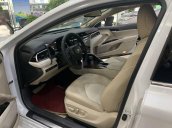 Cần bán Toyota Camry 2.5Q năm 2019, màu trắng, xe nhập