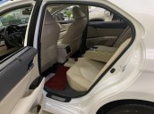 Cần bán Toyota Camry 2.5Q năm 2019, màu trắng, xe nhập