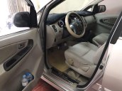 Cần bán gấp Toyota Innova E sản xuất năm 2015, màu bạc, giá tốt