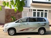 Cần bán xe Toyota Innova 2.0E đời 2015, màu bạc, xe gia đình