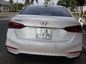 Bán Hyundai Accent 1.4MT màu trắng camay, bản gia đình sản xuất 2019 đi 6700km mới 99%