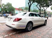 Bán Mercedes E200 sản xuất 2019, màu trắng