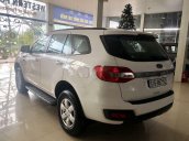 Cần bán Ford Everest 4X2 MT năm 2018, màu trắng giá cạnh tranh