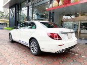 Bán Mercedes E200 sản xuất 2019, màu trắng