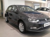 (VW Sài Gòn) Polo Hatchback màu xám ghi, nội thất da. Xe giao ngay + hỗ trợ vay 90%