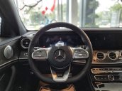 Cần bán lại xe Mercedes E300 sản xuất năm 2019, màu đen