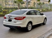 Cần bán gấp Ford Focus đời 2014, màu trắng