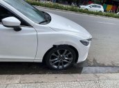 Xe Mazda 6 2.0 AT năm sản xuất 2019, màu trắng, 800tr