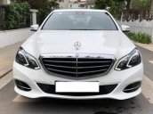 Bán xe Mercedes E200 2015, đời chót, lazang đa chấu, màu trắng