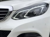 Bán xe Mercedes E200 2015, đời chót, lazang đa chấu, màu trắng