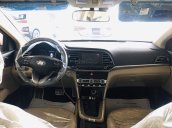 Cần bán xe Hyundai Elantra 2.0 AT sản xuất 2020, màu đỏ