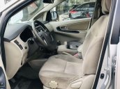 Bán Toyota Innova 2.0E MT năm sản xuất 2016, màu bạc xe gia đình, giá chỉ 549 triệu