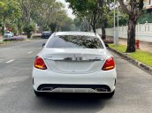 Cần bán gấp Mercedes sản xuất 2017, màu trắng