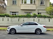 Cần bán gấp Mercedes sản xuất 2017, màu trắng