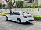 Cần bán gấp Mercedes sản xuất 2017, màu trắng