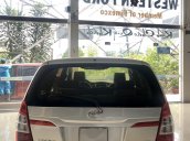 Toyota Innova 2.0E MT 2016, số sàn, hỗ trợ Bank 70% xe bán tại hãng