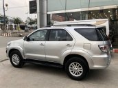 Toyota Fortuner 2.7V AT 2012, số tự động 01 cầu, xe bán tại hãng