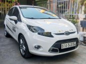 Xe Ford Fiesta 1.6 AT năm 2011, màu trắng