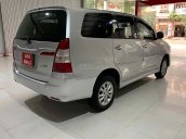 Bán Toyota Innova 2.0E đời 2014, màu bạc số sàn, giá tốt