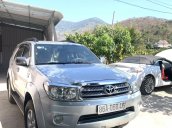 Cần bán Toyota Fortuner 2010 2.5G, số sàn, máy dầu, màu bạc