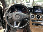 GLC 250 4Matic sản xuất 2016 màu đen, nội thất đen