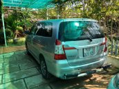 Bán xe Toyota Innova E 2015, màu bạc xe gia đình