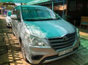 Bán xe Toyota Innova E 2015, màu bạc xe gia đình