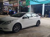 Cần bán gấp Hyundai Sonata sản xuất 2010, màu trắng, xe nhập