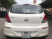 Cần bán Hyundai i20 1.4 AT đời 2013, màu trắng, nhập khẩu xe gia đình