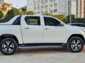 Bán Toyota Hilux 2.8 G Platinum đời 2019, màu trắng, xe nhập như mới