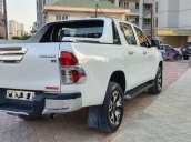 Bán Toyota Hilux 2.8 G Platinum đời 2019, màu trắng, xe nhập như mới